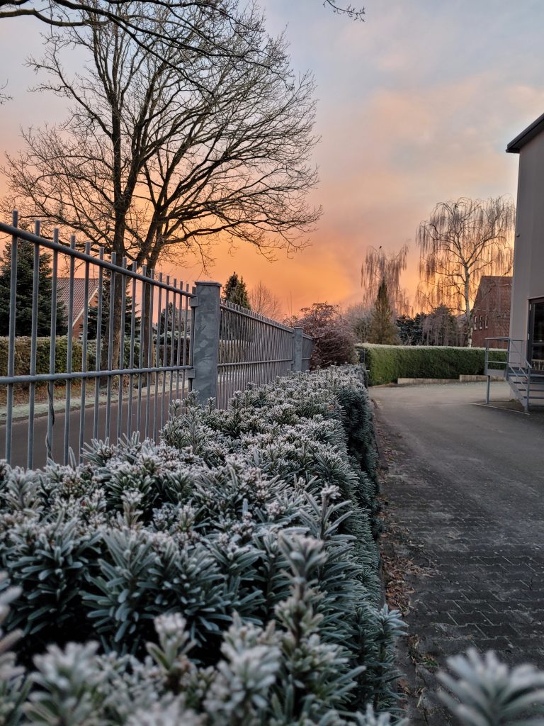 Orangeroter Himmel zum Sonnenaufgang